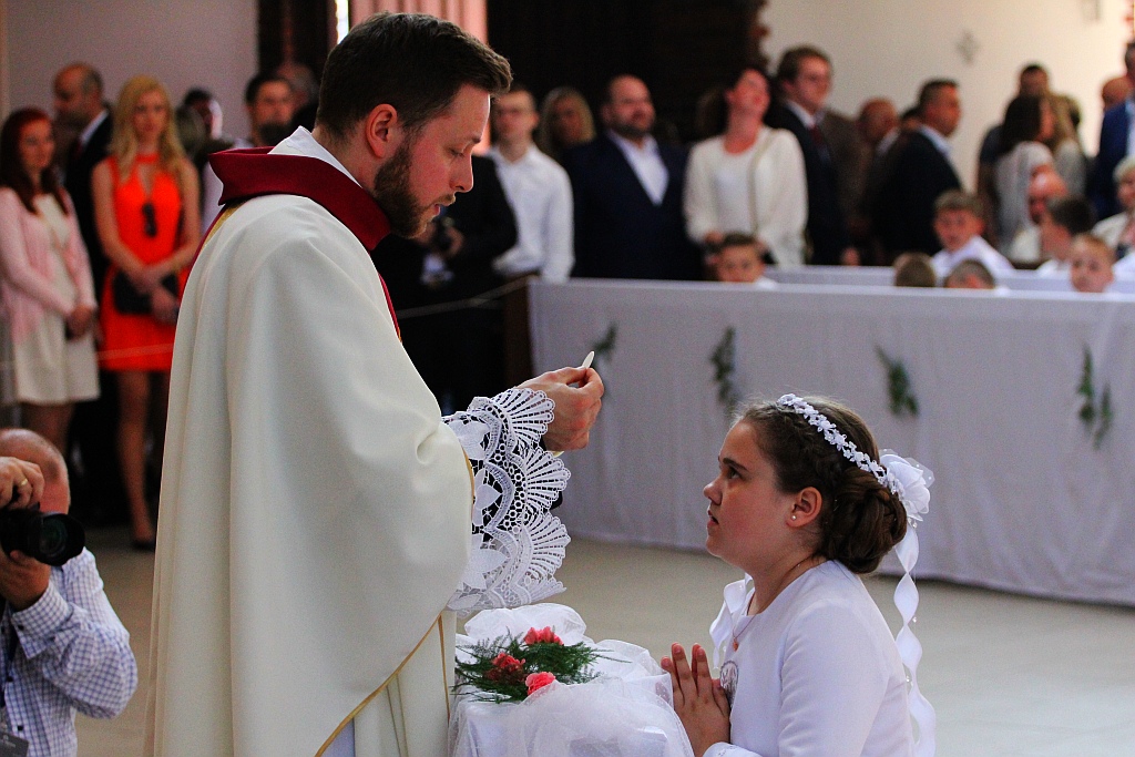 Pierwsza Komunia święta w kościele Matki Bożej Królowej Polski