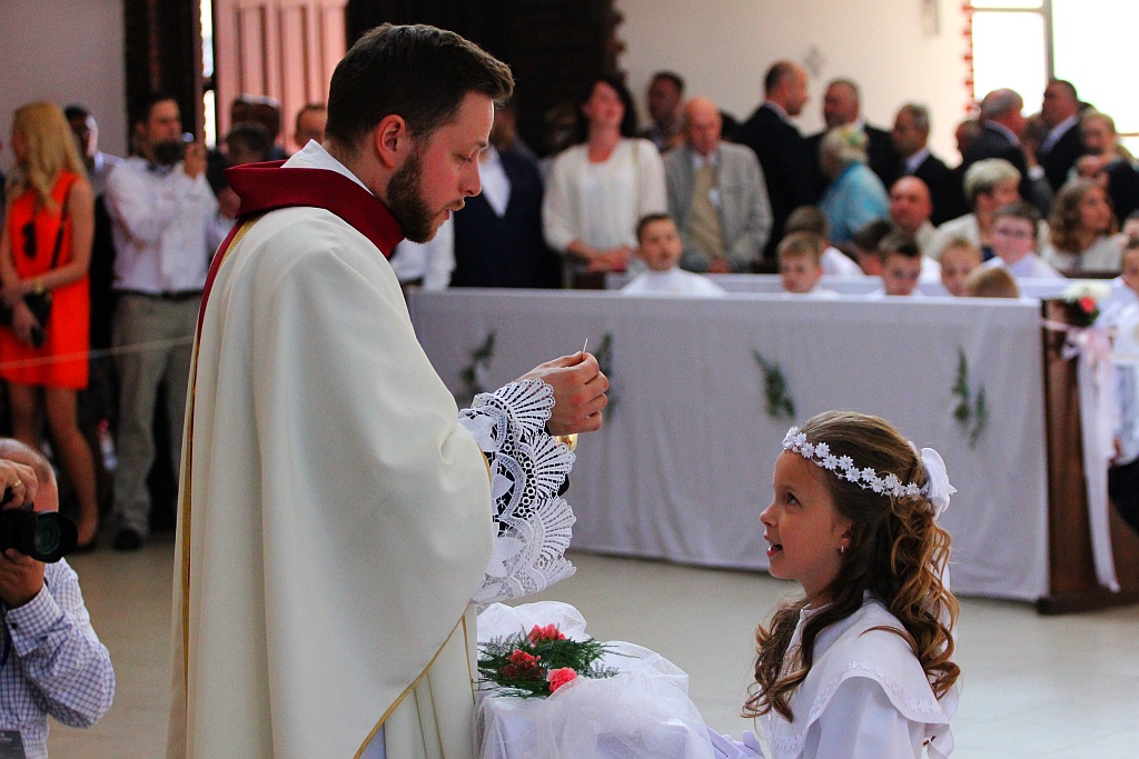 Pierwsza Komunia święta w kościele Matki Bożej Królowej Polski