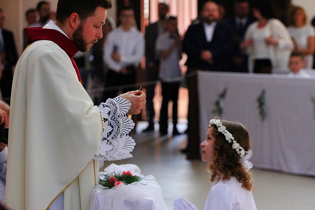 Pierwsza Komunia święta w kościele Matki Bożej Królowej Polski
