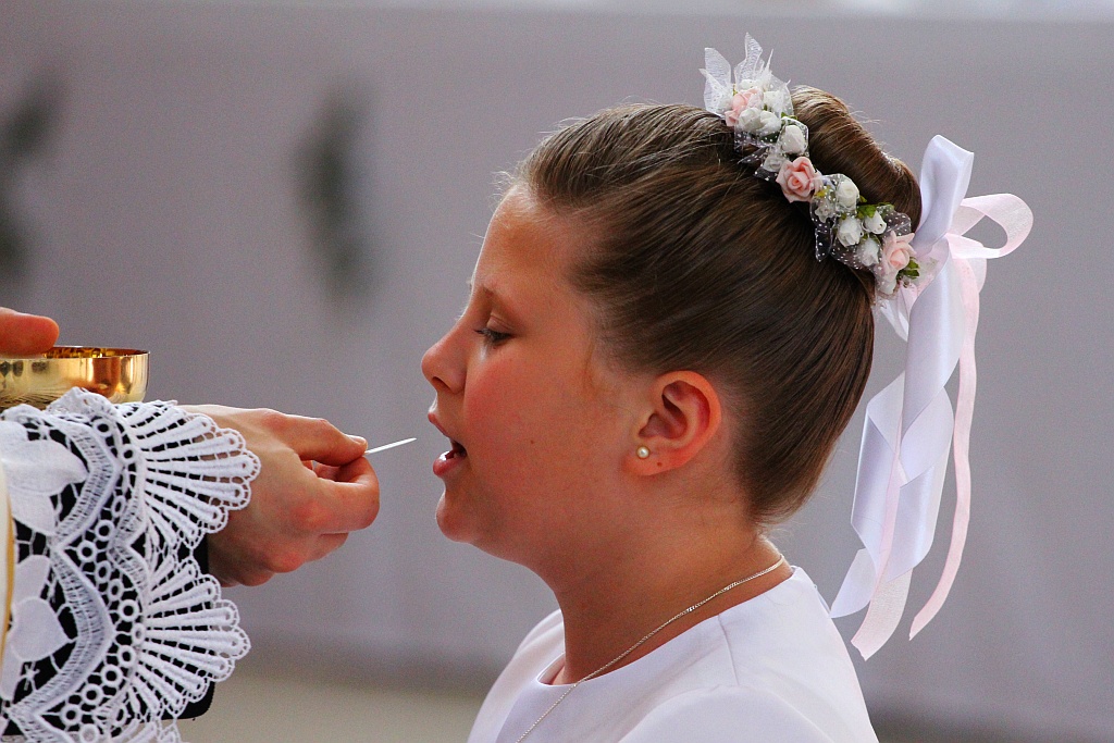 Pierwsza Komunia święta w kościele Matki Bożej Królowej Polski