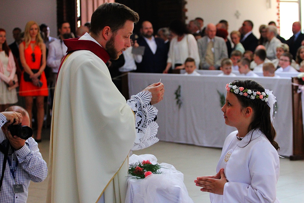 Pierwsza Komunia święta w kościele Matki Bożej Królowej Polski
