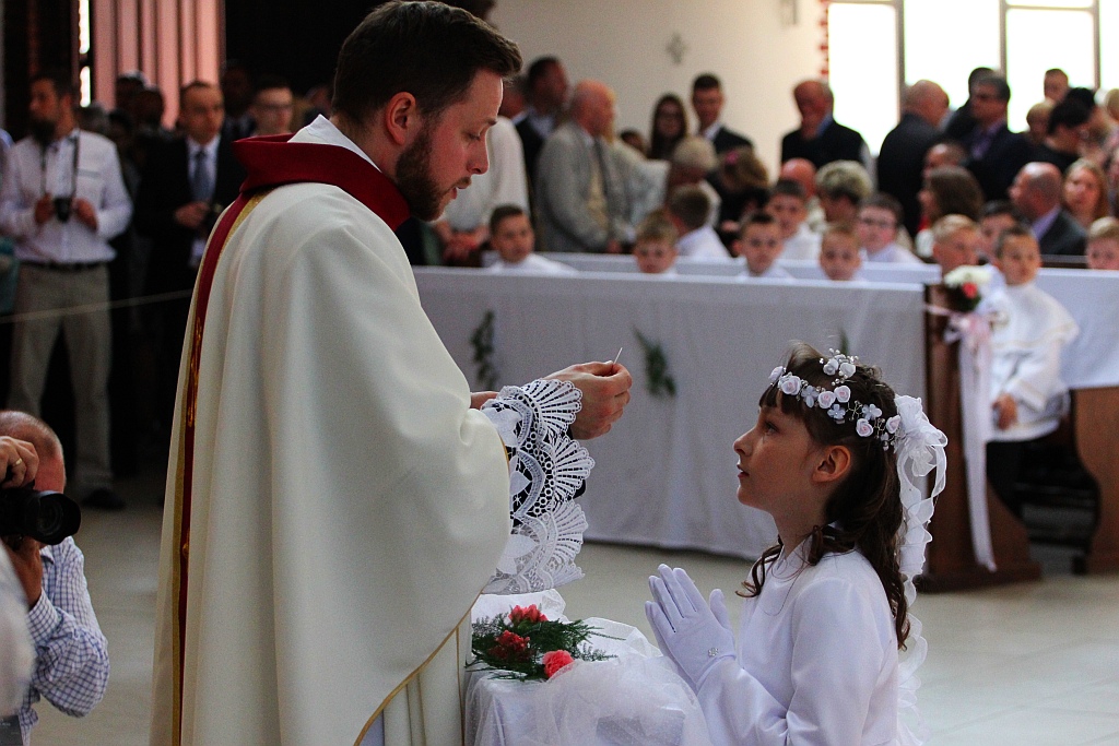 Pierwsza Komunia święta w kościele Matki Bożej Królowej Polski