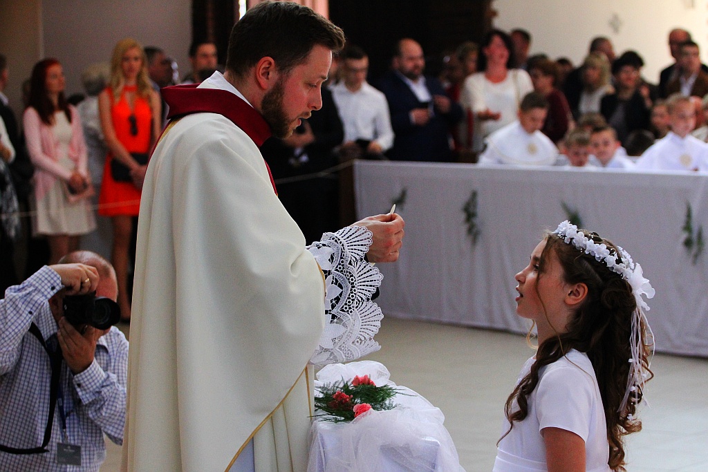 Pierwsza Komunia święta w kościele Matki Bożej Królowej Polski