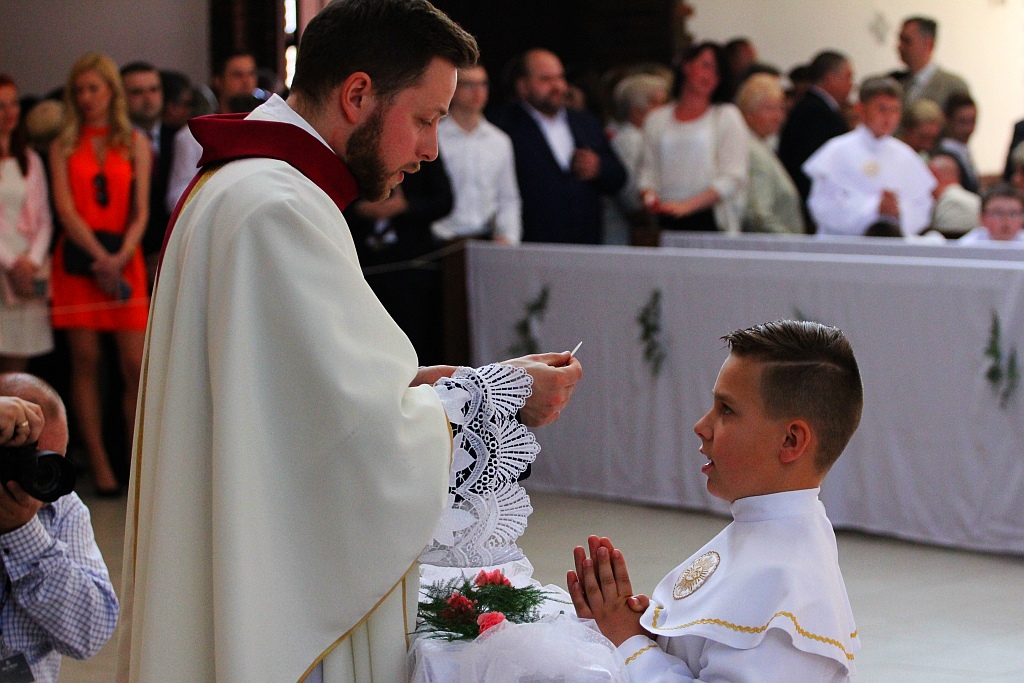Pierwsza Komunia święta w kościele Matki Bożej Królowej Polski
