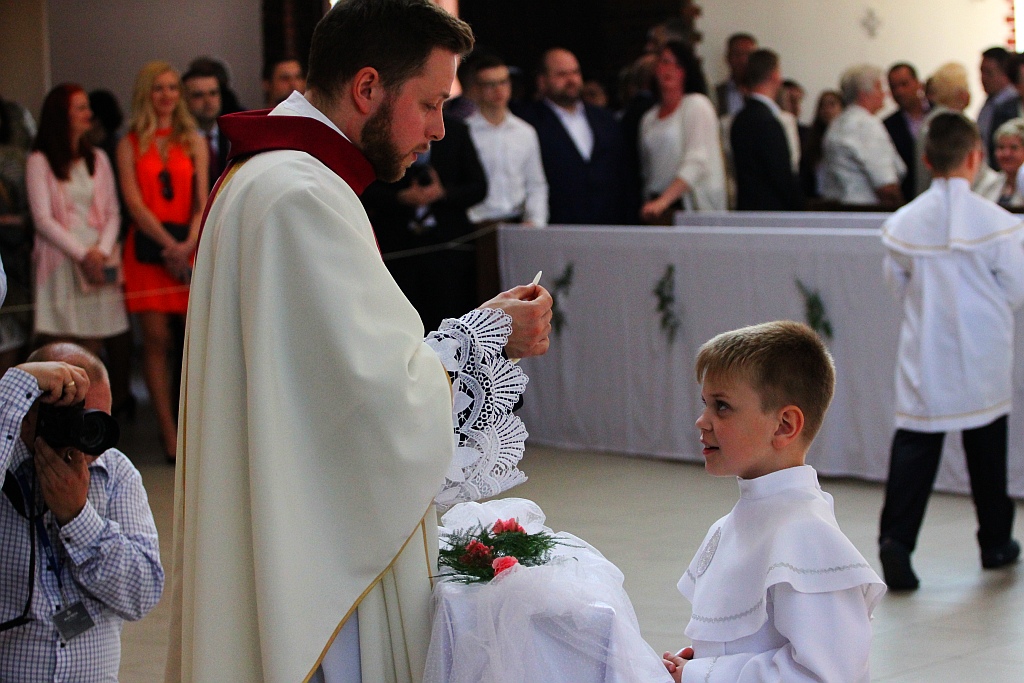Pierwsza Komunia święta w kościele Matki Bożej Królowej Polski