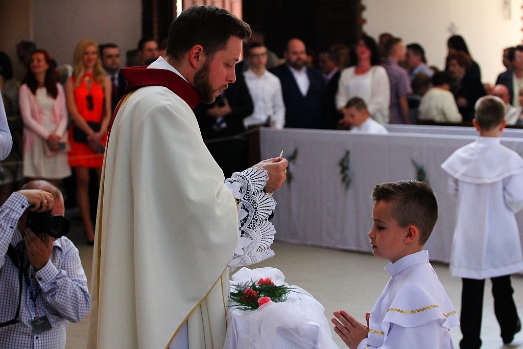 Pierwsza Komunia święta w kościele Matki Bożej Królowej Polski