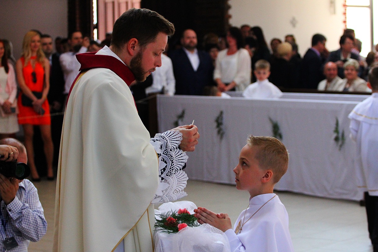 Pierwsza Komunia święta w kościele Matki Bożej Królowej Polski