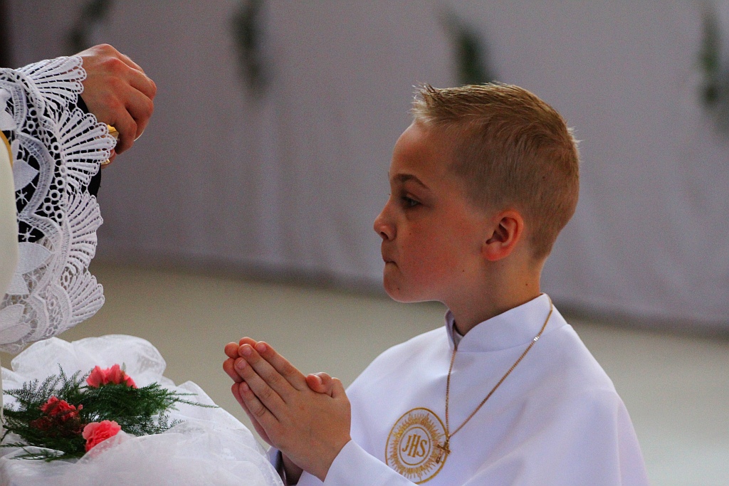 Pierwsza Komunia święta w kościele Matki Bożej Królowej Polski