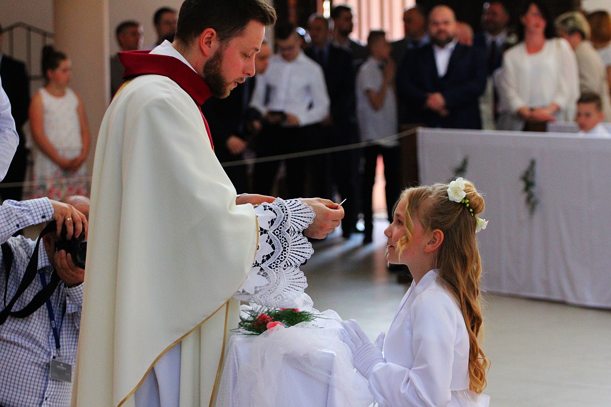 Pierwsza Komunia święta w kościele Matki Bożej Królowej Polski