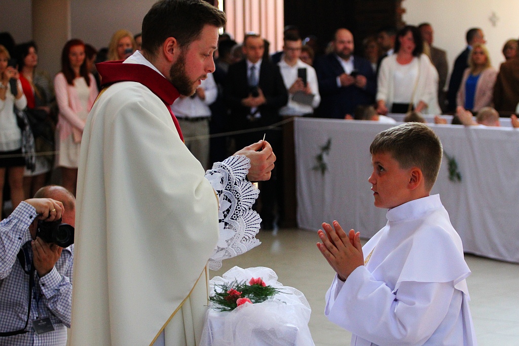 Pierwsza Komunia święta w kościele Matki Bożej Królowej Polski
