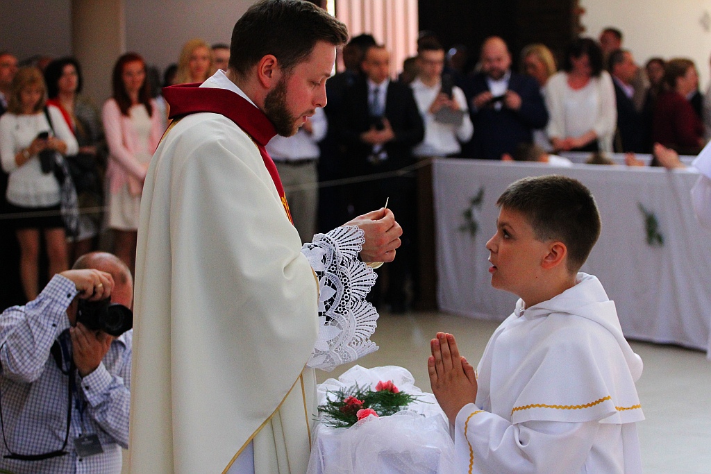 Pierwsza Komunia święta w kościele Matki Bożej Królowej Polski