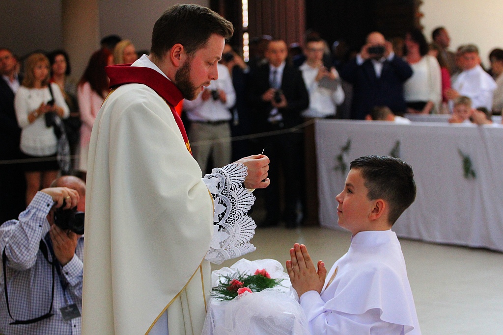 Pierwsza Komunia święta w kościele Matki Bożej Królowej Polski