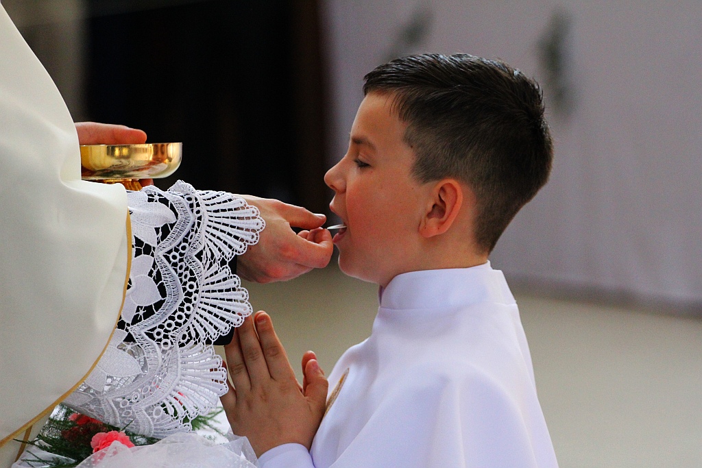 Pierwsza Komunia święta w kościele Matki Bożej Królowej Polski