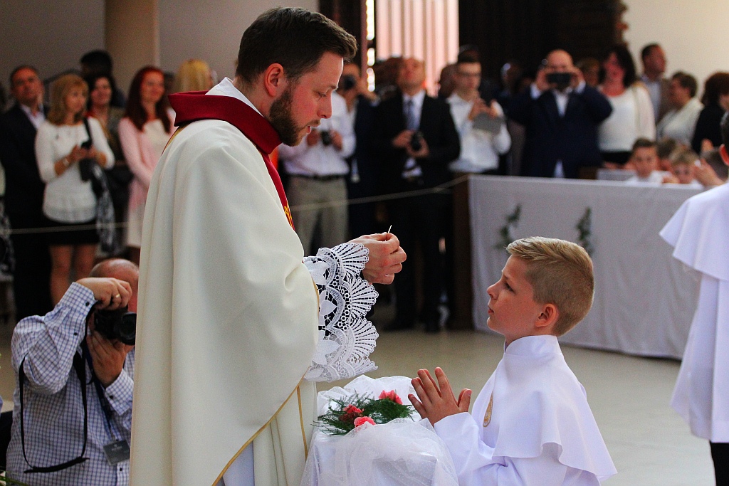 Pierwsza Komunia święta w kościele Matki Bożej Królowej Polski