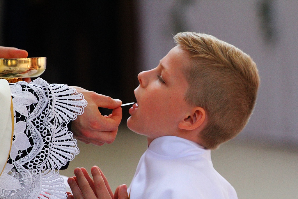 Pierwsza Komunia święta w kościele Matki Bożej Królowej Polski