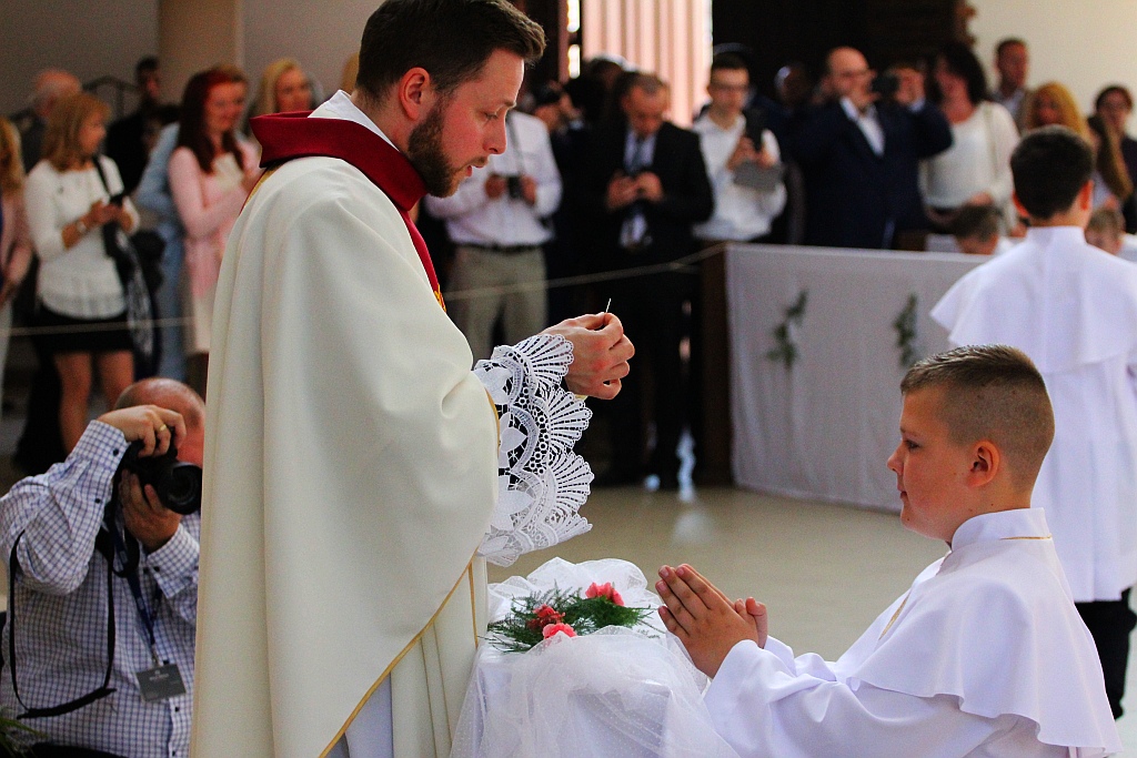 Pierwsza Komunia święta w kościele Matki Bożej Królowej Polski