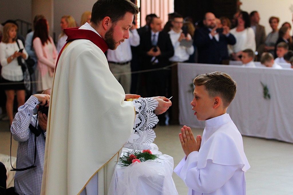Pierwsza Komunia święta w kościele Matki Bożej Królowej Polski