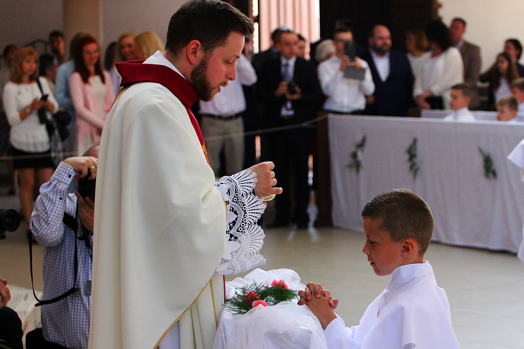 Pierwsza Komunia święta w kościele Matki Bożej Królowej Polski