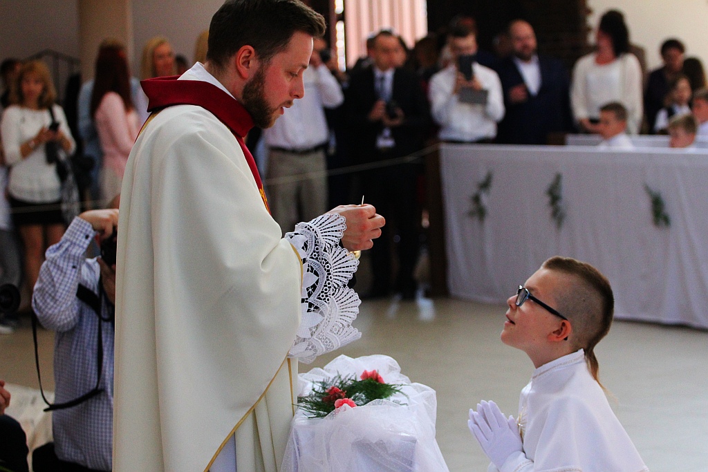 Pierwsza Komunia święta w kościele Matki Bożej Królowej Polski