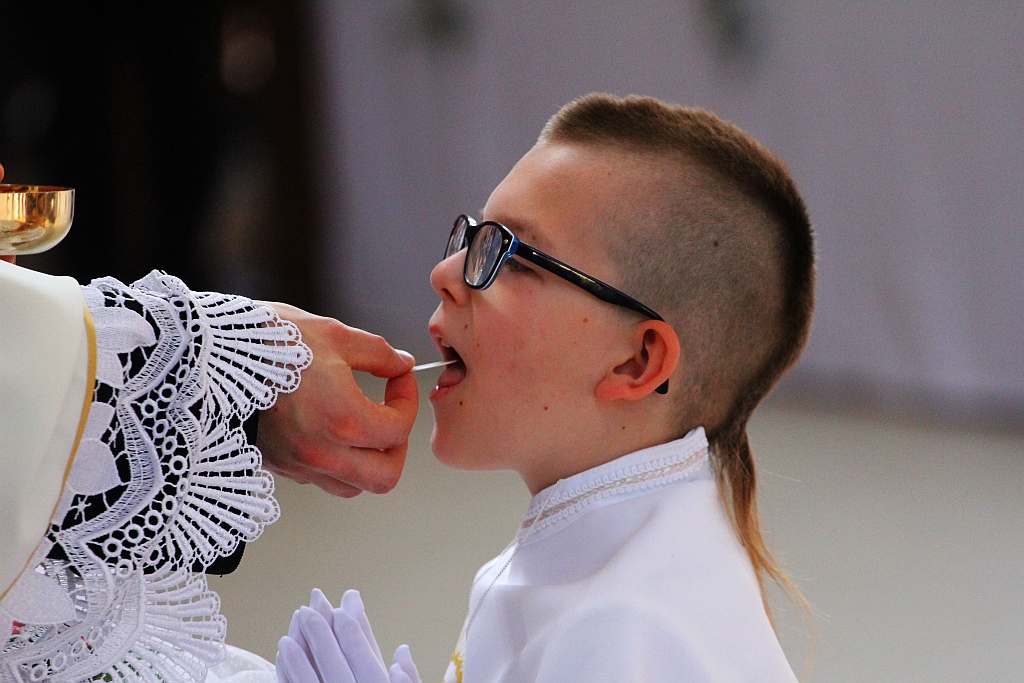 Pierwsza Komunia święta w kościele Matki Bożej Królowej Polski