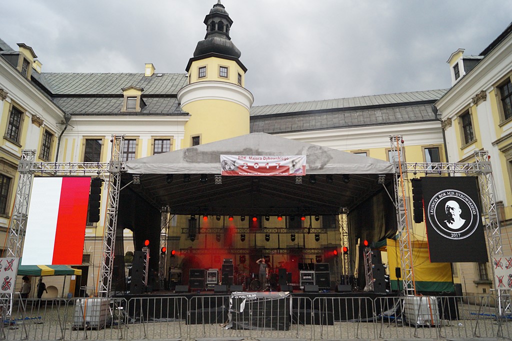 Koncert „Muzyka Wyklęta” na dziedzińcu Akademii Rycerskiej