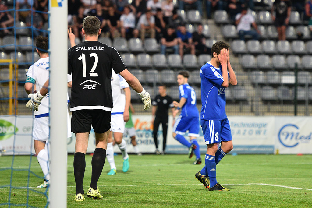 Bardzo bolesna porażka piłkarzy Miedzi Legnica ze Stalą Mielec