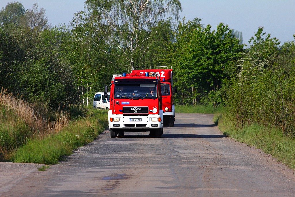 Siedemnaście zastępów straży pożarnej gasi pożar składowiska