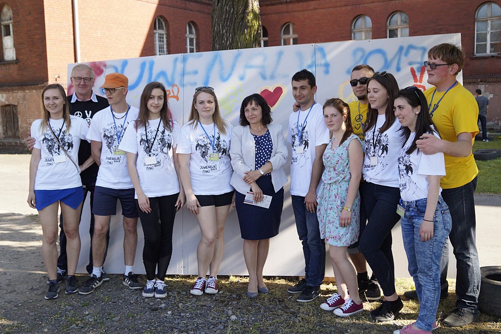 Pokazy medyczne i sportowe zabawy przed koncertami w kampusie