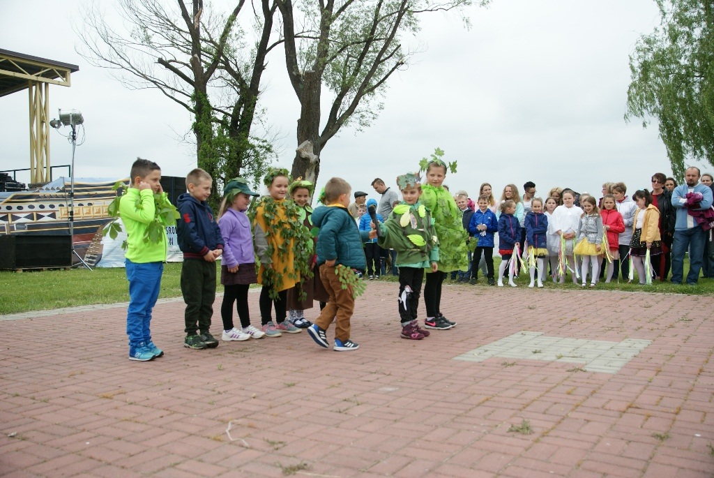 Setki osób na wielkiej majówce nad Jeziorem Kunickim