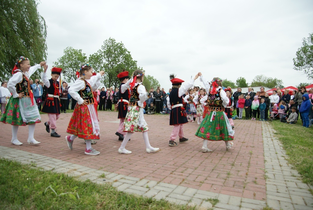 Setki osób na wielkiej majówce nad Jeziorem Kunickim