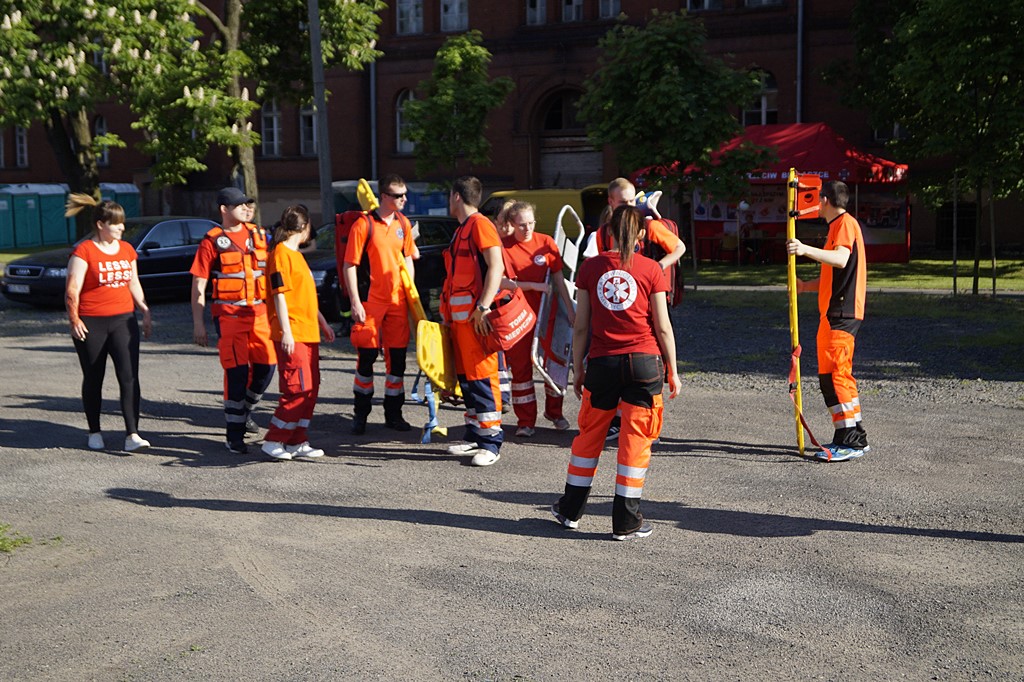 Pokazy medyczne i sportowe zabawy przed koncertami w kampusie