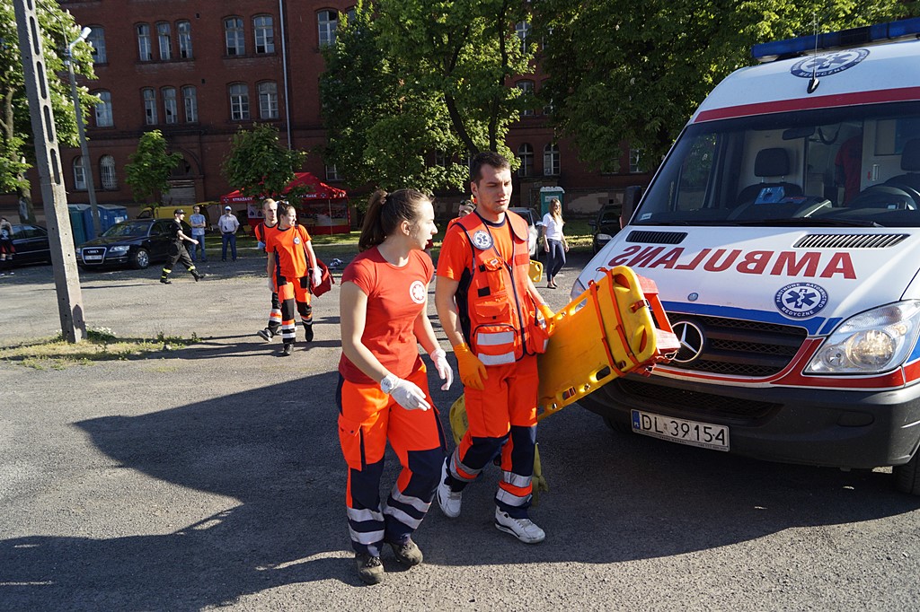Pokazy medyczne i sportowe zabawy przed koncertami w kampusie