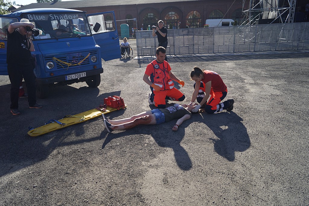 Pokazy medyczne i sportowe zabawy przed koncertami w kampusie