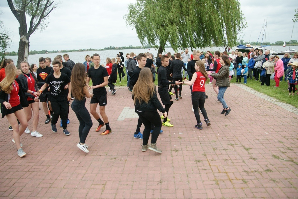 Setki osób na wielkiej majówce nad Jeziorem Kunickim