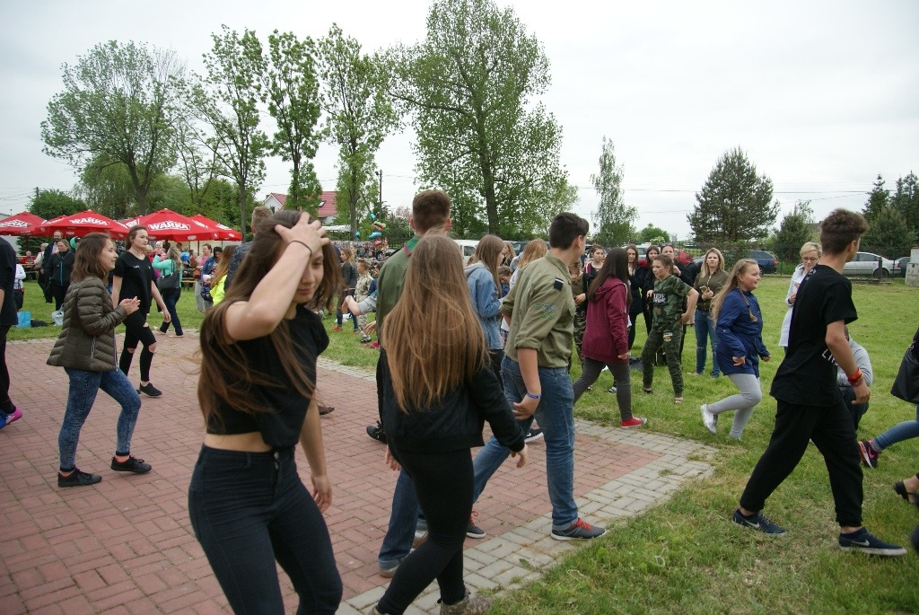 Setki osób na wielkiej majówce nad Jeziorem Kunickim