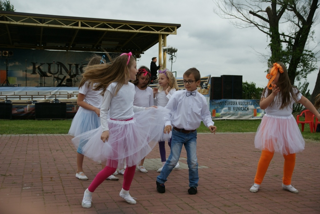 Setki osób na wielkiej majówce nad Jeziorem Kunickim