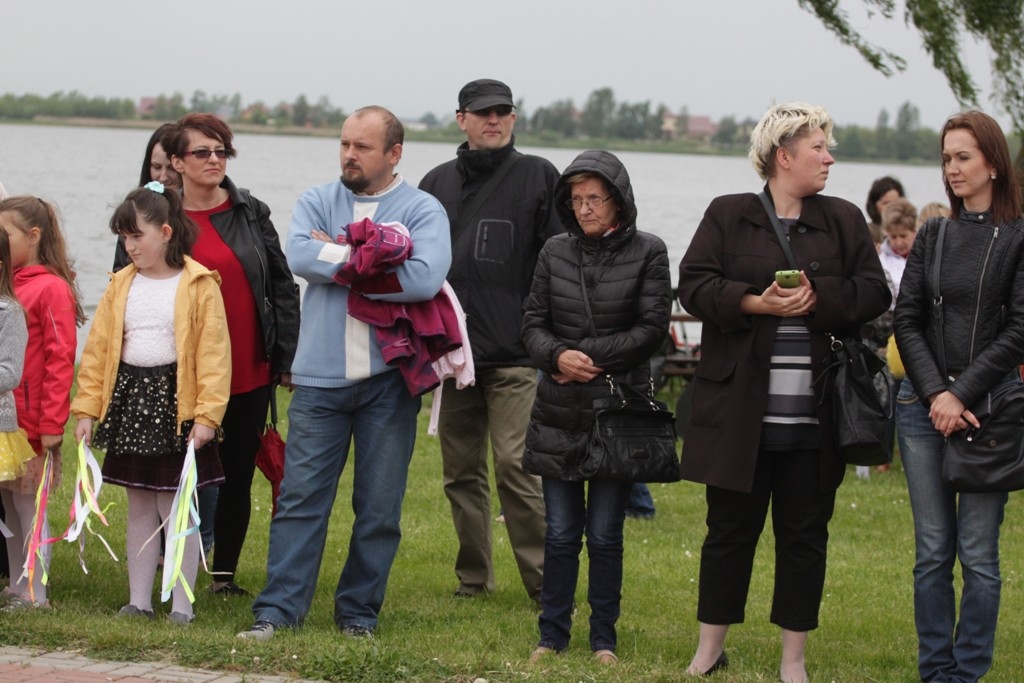 Setki osób na wielkiej majówce nad Jeziorem Kunickim