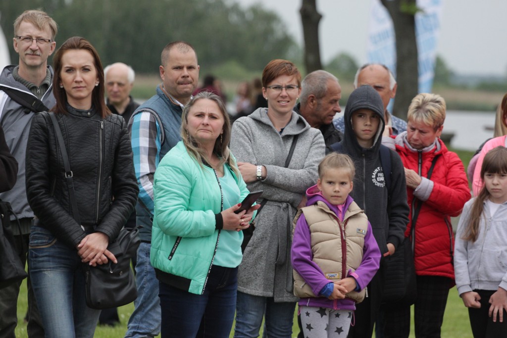 Setki osób na wielkiej majówce nad Jeziorem Kunickim