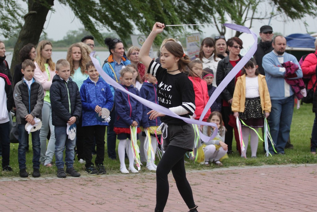 Setki osób na wielkiej majówce nad Jeziorem Kunickim