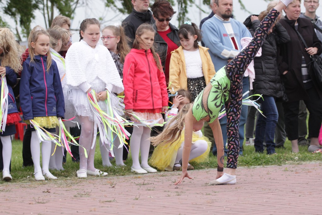Setki osób na wielkiej majówce nad Jeziorem Kunickim