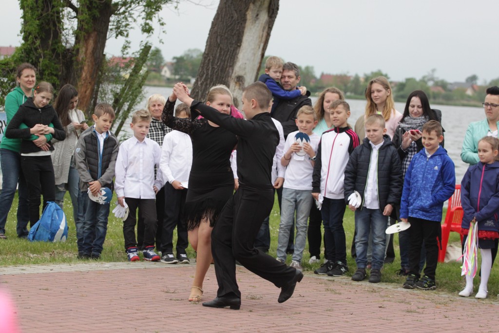 Setki osób na wielkiej majówce nad Jeziorem Kunickim