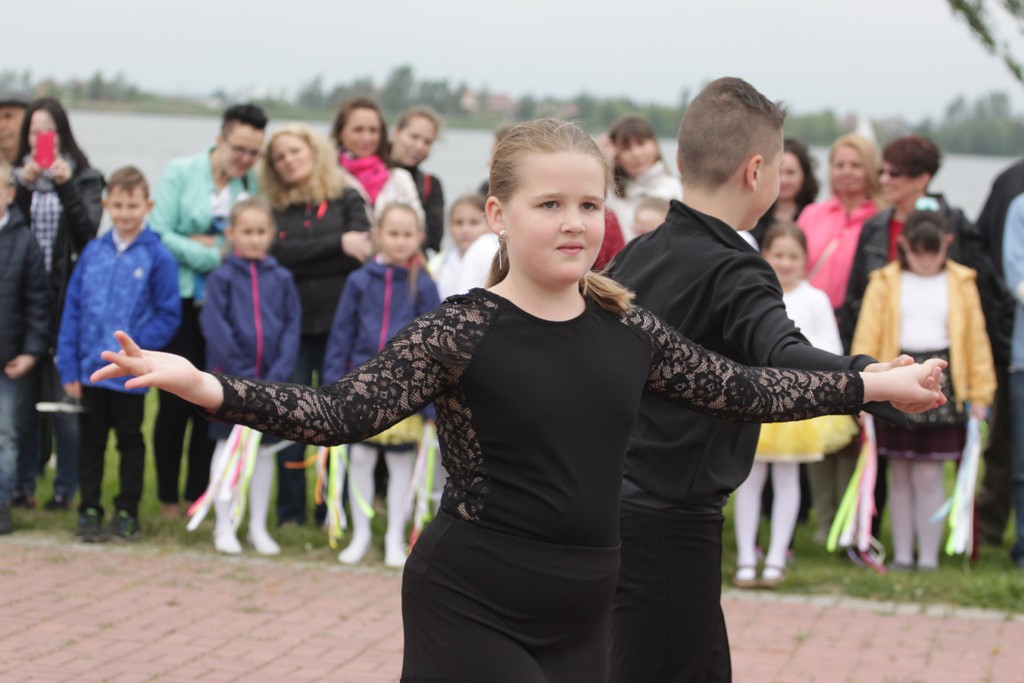 Setki osób na wielkiej majówce nad Jeziorem Kunickim
