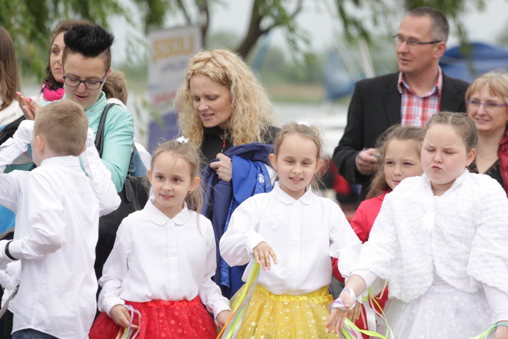 Setki osób na wielkiej majówce nad Jeziorem Kunickim