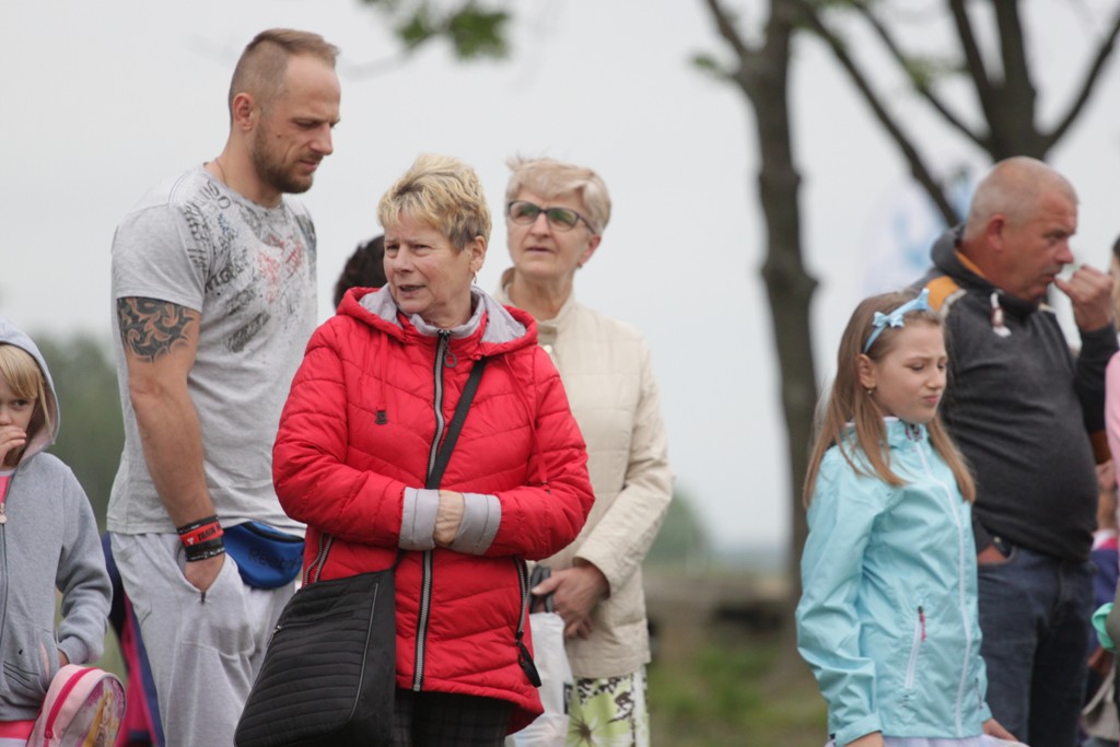 Setki osób na wielkiej majówce nad Jeziorem Kunickim
