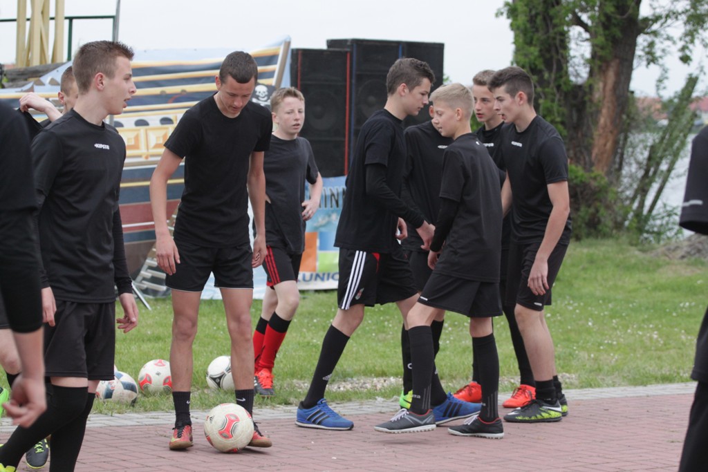 Setki osób na wielkiej majówce nad Jeziorem Kunickim