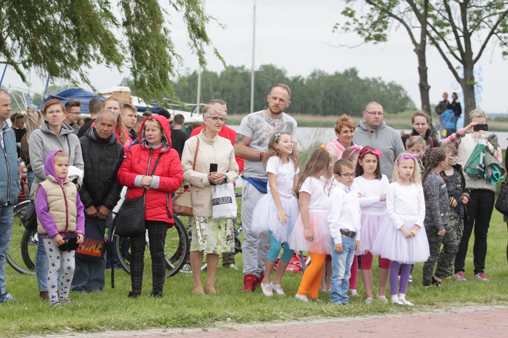 Setki osób na wielkiej majówce nad Jeziorem Kunickim
