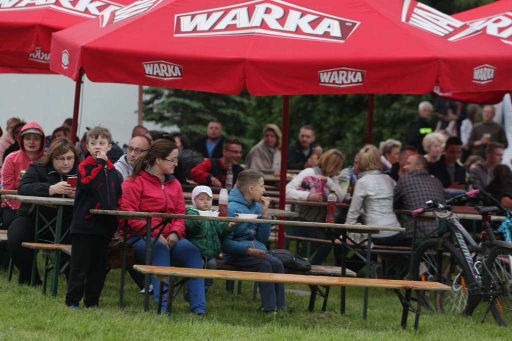 Setki osób na wielkiej majówce nad Jeziorem Kunickim