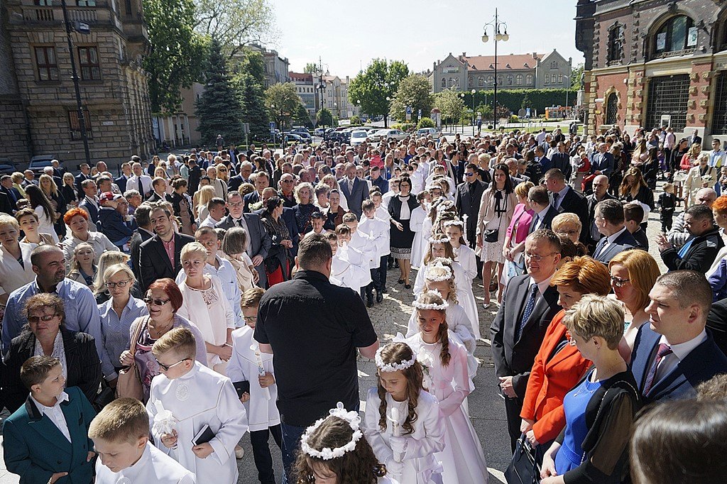Pierwsza Komunia święta w  katedrze św. ap. Piotra i Pawła