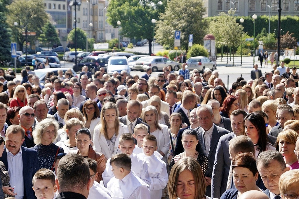 Pierwsza Komunia święta w  katedrze św. ap. Piotra i Pawła