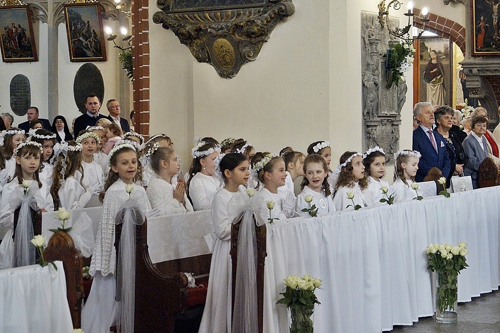 Pierwsza Komunia święta w  katedrze św. ap. Piotra i Pawła